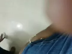 Jackie senza rimuovere le mutandine accarezzando italiane troie amatoriali le crepe