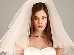 Ragazza troiette amatoriali mette dildo grande