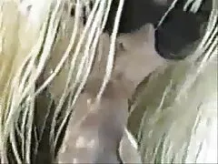 La ragazza con le impostazioni piccole troie amatoriali a rete scopata da due uomini