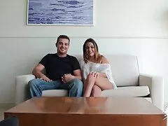 Jumping culo porcone amatoriali su un grande cazzo uomo