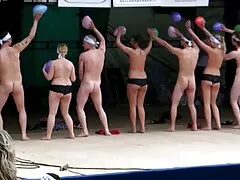 Mentre il marito della ragazza che questa succosa stava discutendo di politica con gli amici, l'ho video puttane amatoriali ritirata e l'ho scopata in diverse posizioni